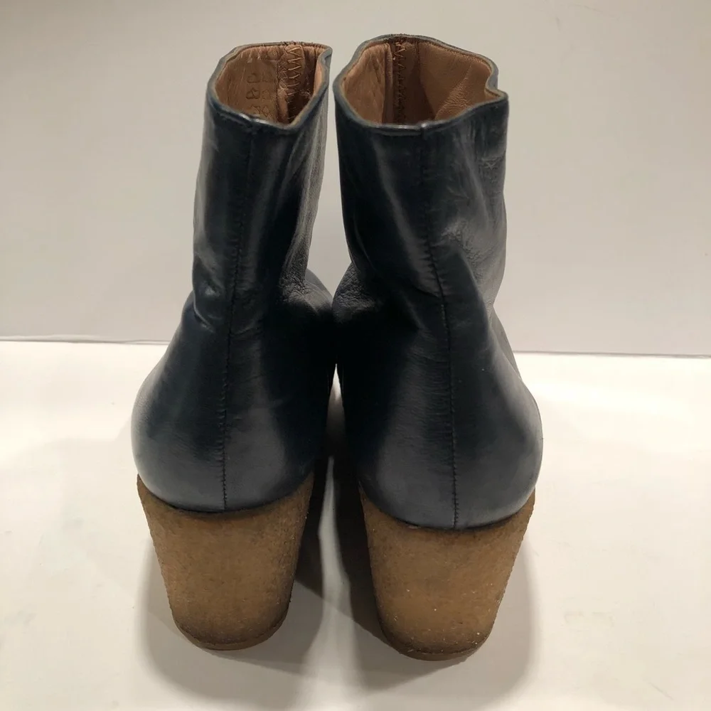 Avril Gau Blue Leather Platform Booties Sz.‎ 37